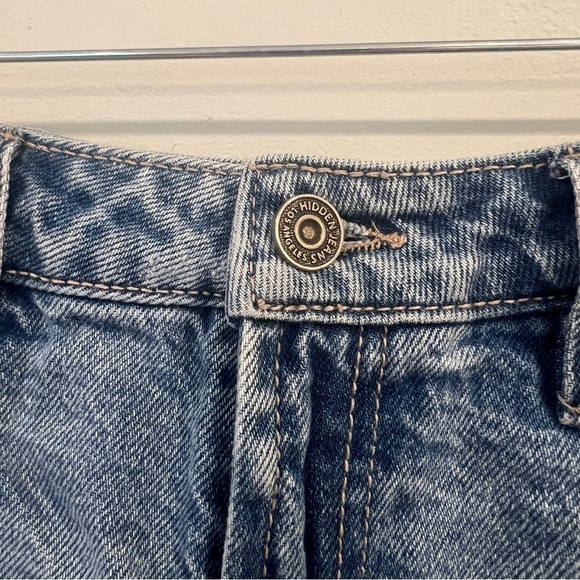 Hidden High Rise Distressed Mom Shorts - Picture 5 of 9